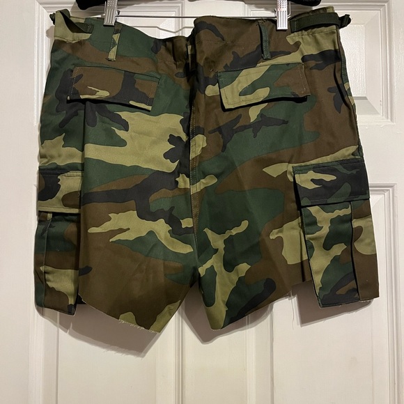 Zamar Lewis • Glam Camo Shorts Size:L - Picture 4 of 4